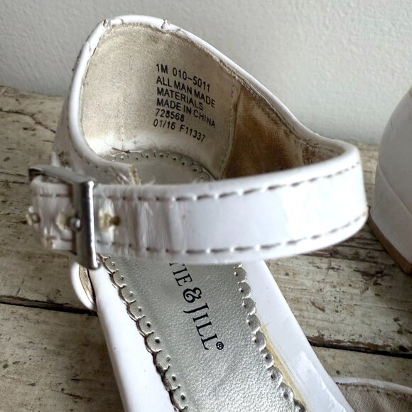 Christie & Jill Toddler Girls 1M White Isla Flowers Traditional Heel Dress Shoe - Picture 7 of 9